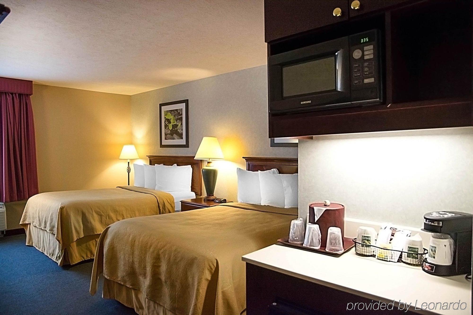 Quality Inn & Suites Cincinnati I-275 Springdale Buitenkant foto