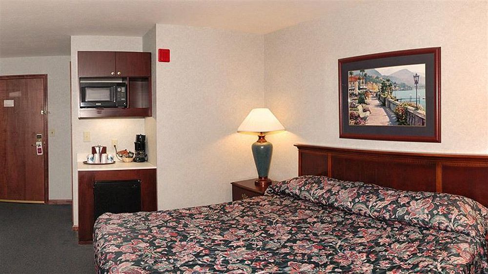 Quality Inn & Suites Cincinnati I-275 Springdale Buitenkant foto