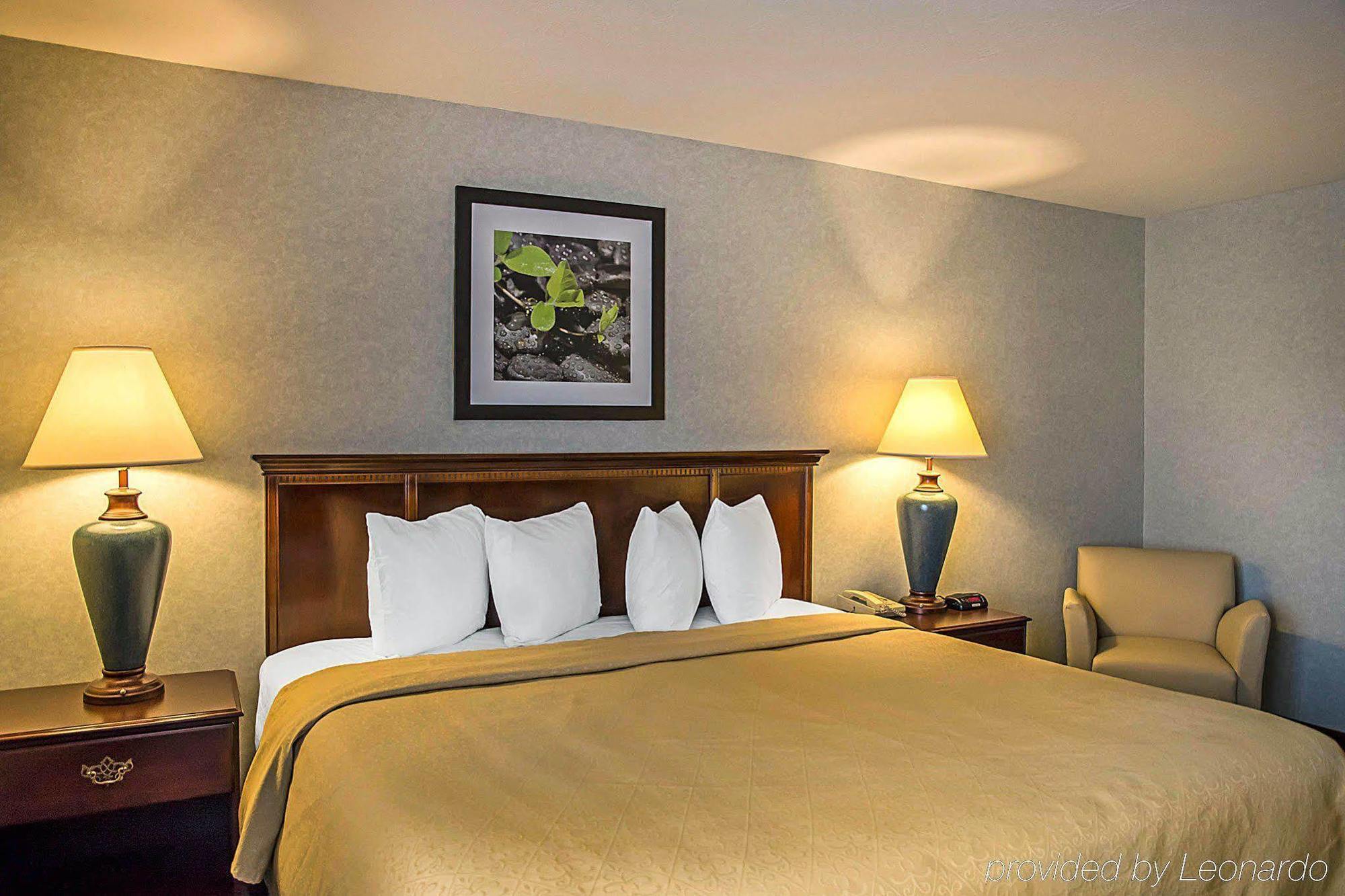 Quality Inn & Suites Cincinnati I-275 Springdale Buitenkant foto