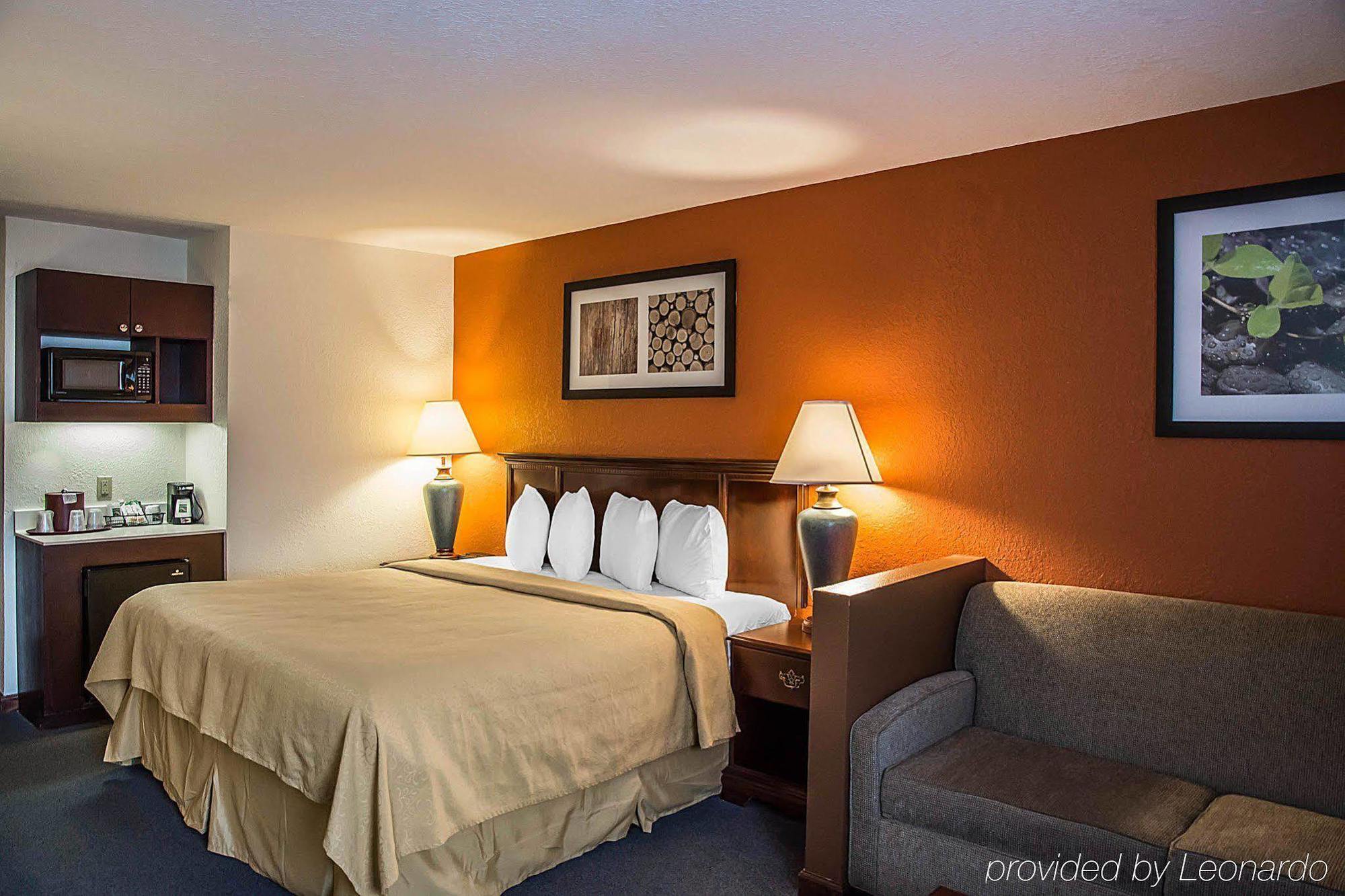 Quality Inn & Suites Cincinnati I-275 Springdale Buitenkant foto