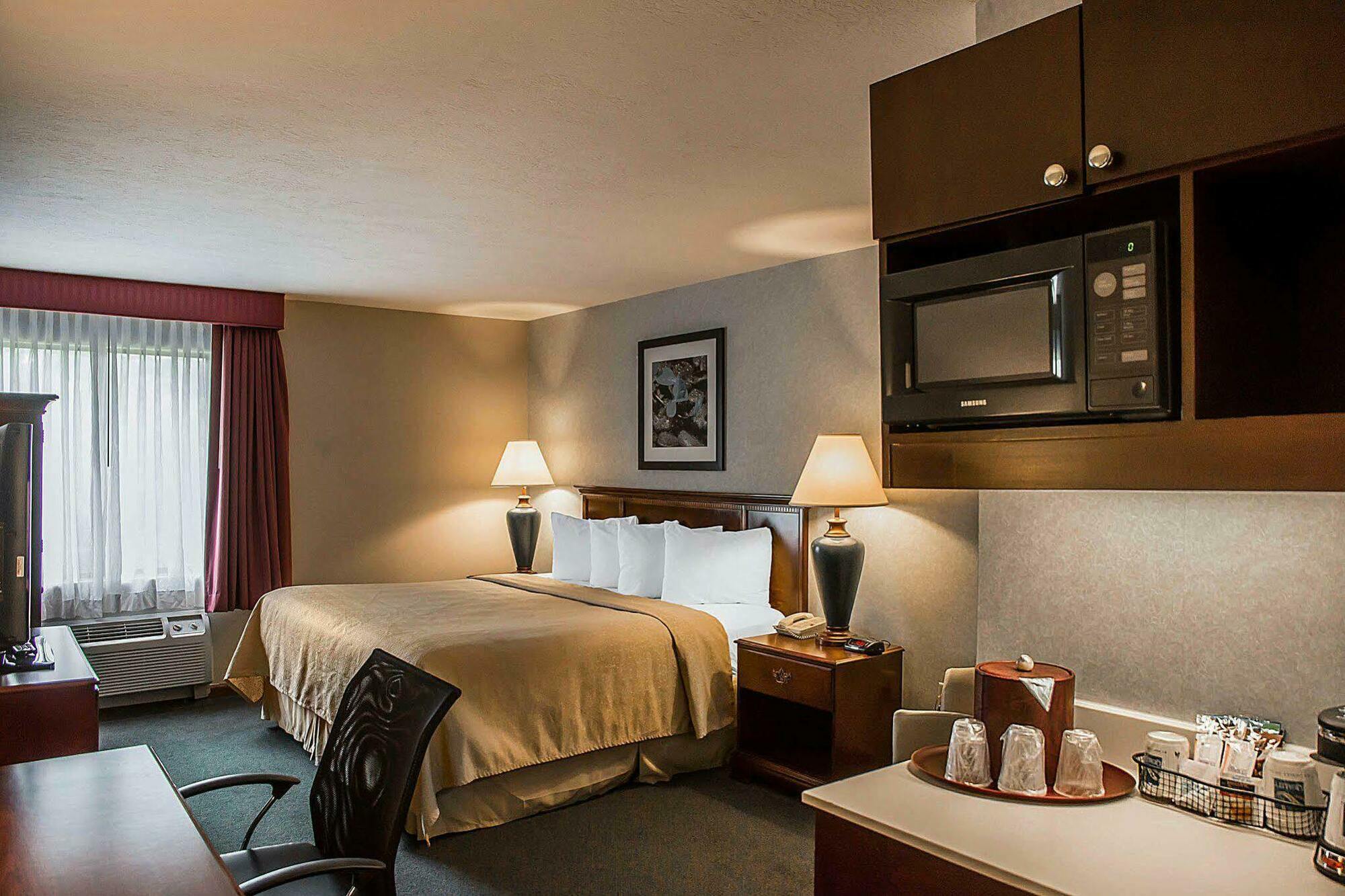 Quality Inn & Suites Cincinnati I-275 Springdale Buitenkant foto